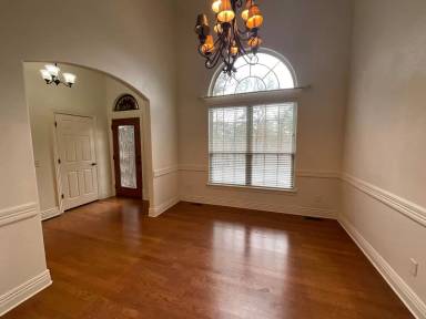 Main picture of 1 Dent Ln