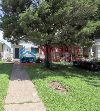 Main picture of 1728 E Illinois St