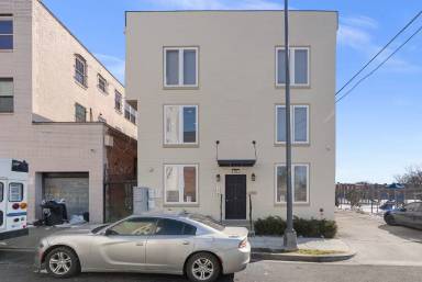 Main picture of 725 20th St NE