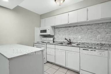 Main picture of 817 S Elm St; Sherman 75090 - 2