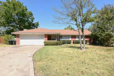 Main picture of 1208 Yellowstone Dr