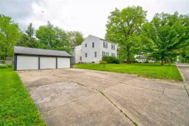 Main picture of 1027 3rd Ave
