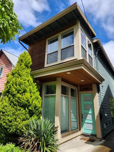 Main picture of 4120 NE Grand Ave