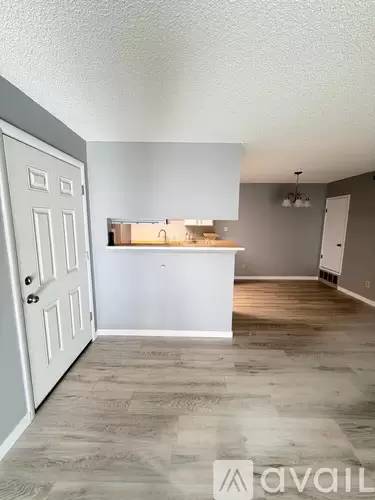 Main picture of E Colorado Dr