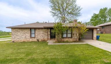 Main picture of 5601 Summit St