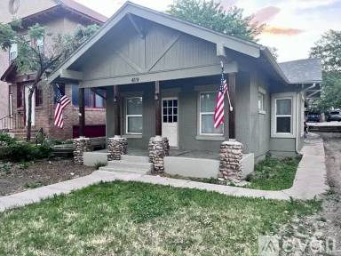 Main picture of 419 W 11th St