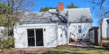 Main picture of 1124 E Washita St