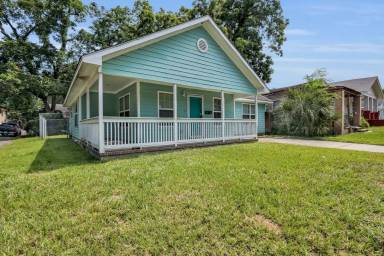 Main picture of 1202 E Waldburg St