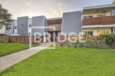 Main picture of 2910 Throckmorton St