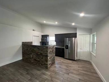 Main picture of 1405 Marigold Dr