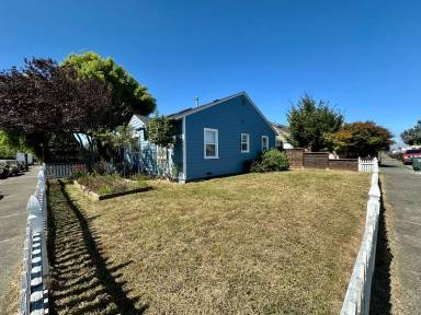 Main picture of 1465 R St