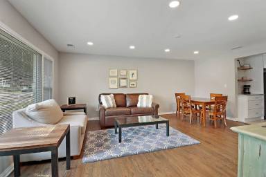 Main picture of 500 W Pacific Ave
