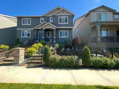 Main picture of 17132 SE Crossroads Ave