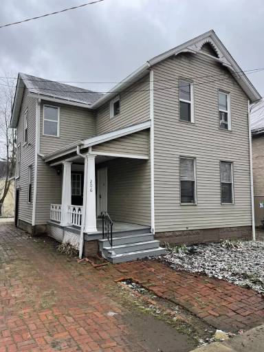 Main picture of 206 Myrtle Pl