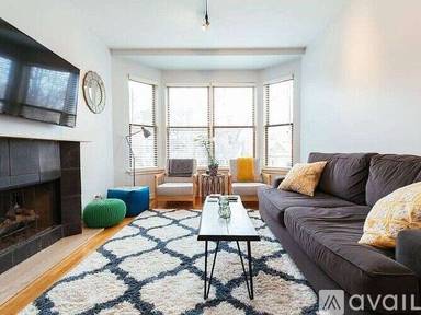 Main picture of 2126 W Schiller St