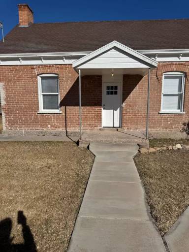 Main picture of 290 W Main St