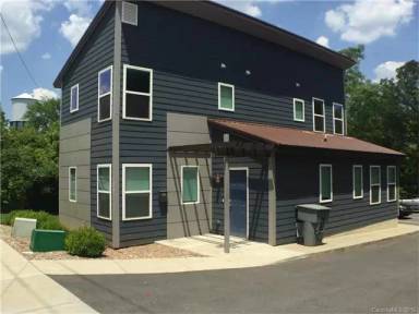 Main picture of 522 Beatties Ford Rd
