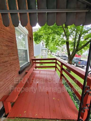 Main picture of 80 S Warren Ave