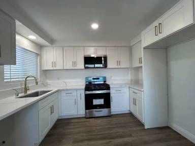 Main picture of 2211 S Grand Ave