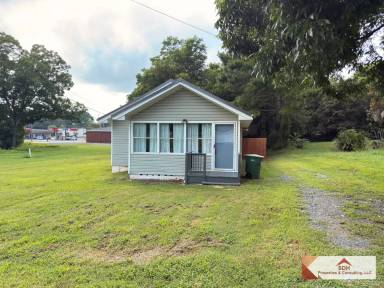 Main picture of 119 E Andrews St