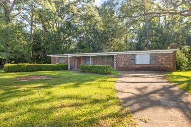 Main picture of 211 N Lipona Rd