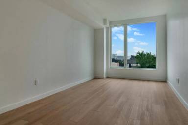 Main picture of 1024 Manhattan Ave