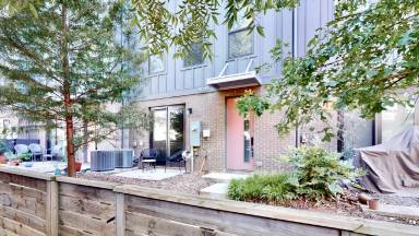 Main picture of 4019 Plaza Row Ct