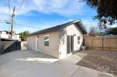 Main picture of 3721 Boundary St