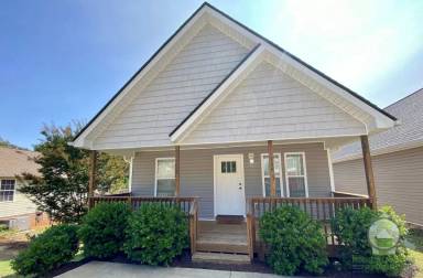 Main picture of 128 Spring St