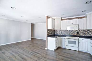 Main picture of 114 W Main St