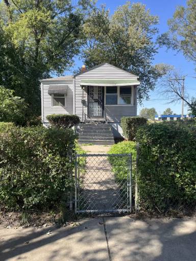 Main picture of 2400 Johnson St