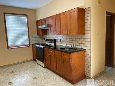 Main picture of 1721 W 5th St