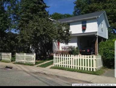 Main picture of 27 Ontario Ave