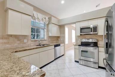 Main picture of 11081 Springbrook Cir