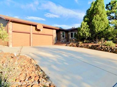 Main picture of 5021 Cliff Point Cir W