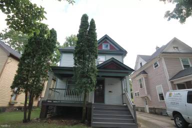 Main picture of 611 Wheaton Ave