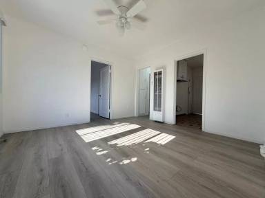 Main picture of 225 W Robert Ave