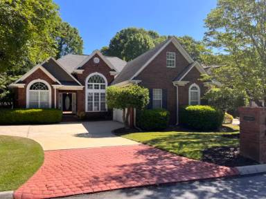 Main picture of 1 Middlewick Ct