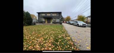 Main picture of 415 N 121st St