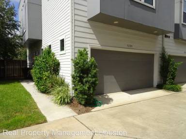 Main picture of 3220 Lamar St