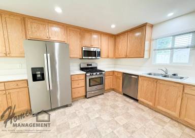 Main picture of 1034 N Ivy St