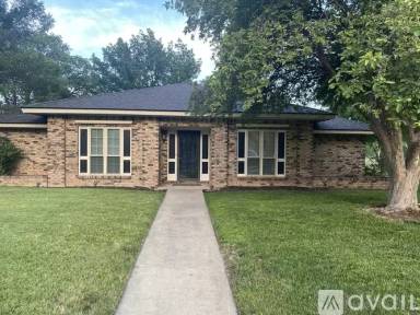 Main picture of 2 Fairway Dr