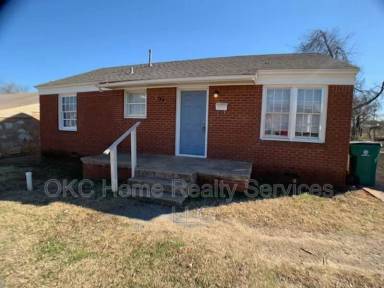 Main picture of 720 NE 34th Ter