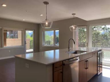 Main picture of 1 Eisenhower Dr