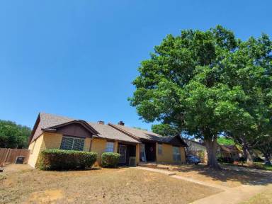 Main picture of 310 Bluegrass Ln