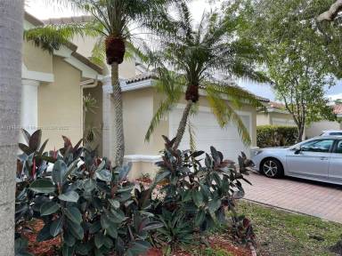 Main picture of 4974 SW 34th Ter