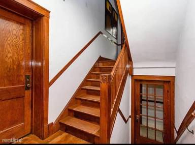Main picture of 4255 W Addison St