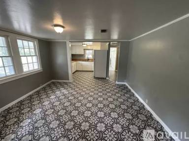 Main picture of 20 Melvin Ln