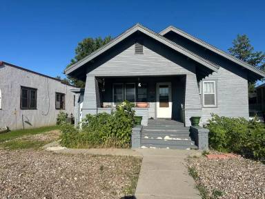 Main picture of 1820 Ave B
