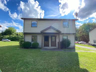 Main picture of 612 N Four Mile Run Rd